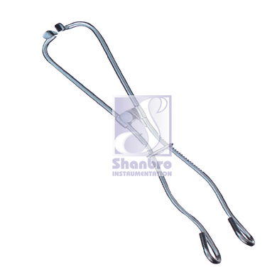 Retractor For caponizing