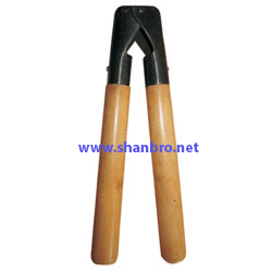 Cattle & Lamb Barnes Dehorner 17 Inch Wood Handle